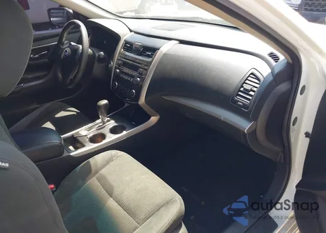 2015 Nissan Altima 2.5/2.5 S/2.5 Sl/2.5 Sv z USA, uszkodzony, nr VIN 1N4AL3AP3FC275643